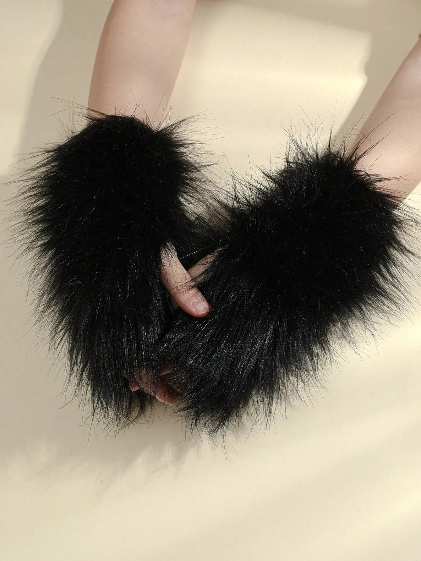 1pair Warm Furry Fingerless Gloves - Black