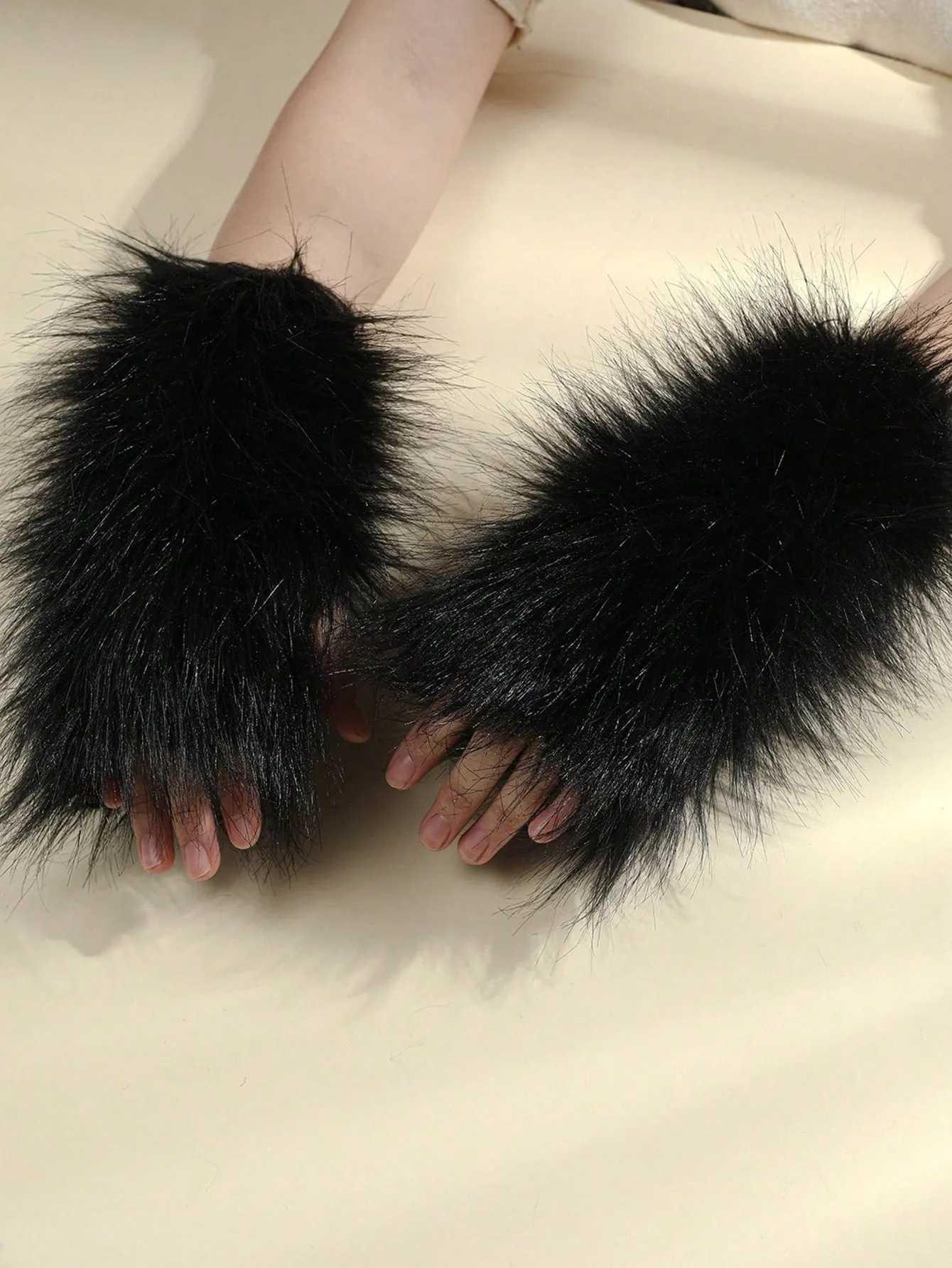 1pair Warm Furry Fingerless Gloves - Black