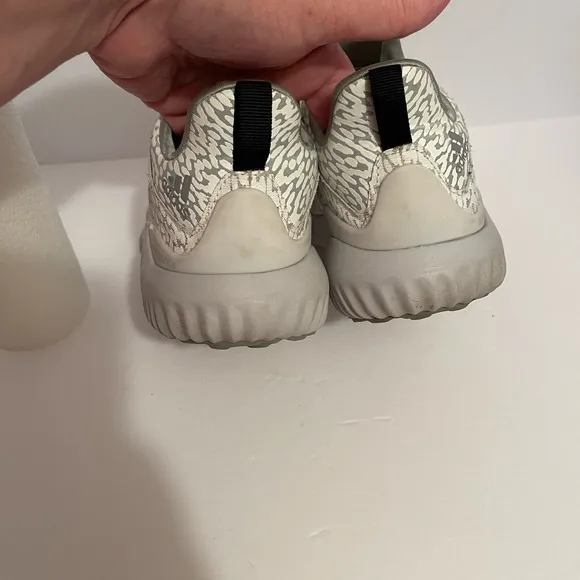 Adidas Alphabounce EM Youth Size 4.5 Women’s Size 6.5 White/Gray