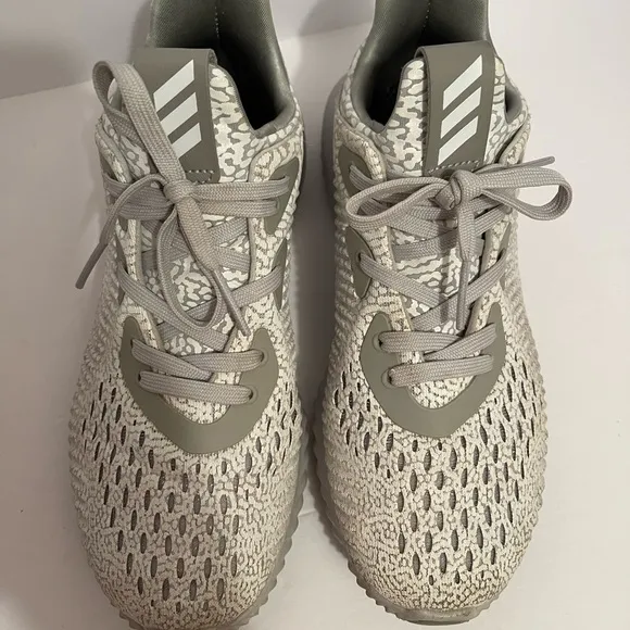 Adidas Alphabounce EM Youth Size 4.5 Women’s Size 6.5 White/Gray