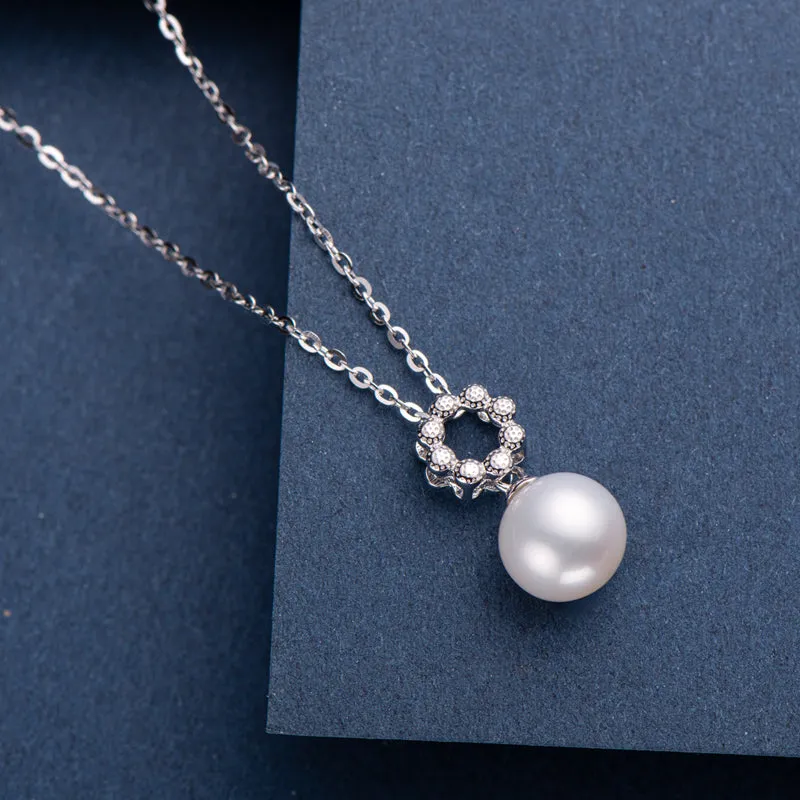 Circle Design Natural Freshwater Pearl Pendant Necklace