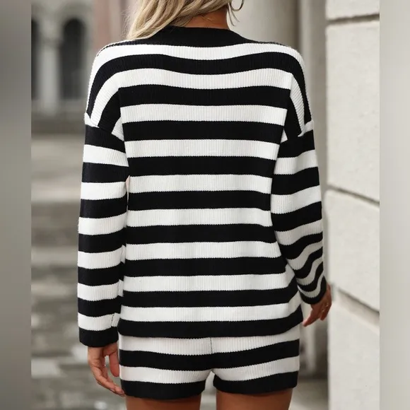 Comfy Round Neck Striped loungewear- black