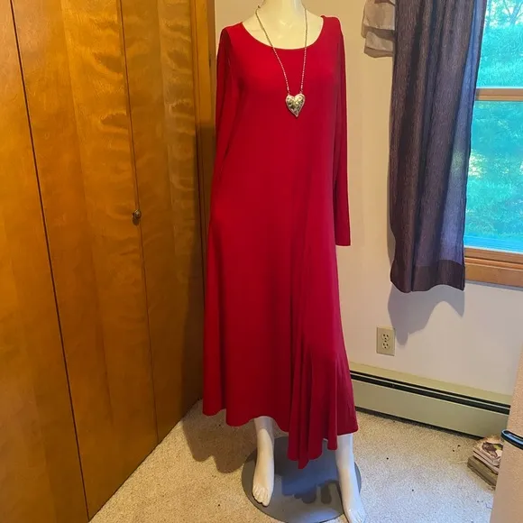Comfy USA/Sun Kim dramatic, striking dress!