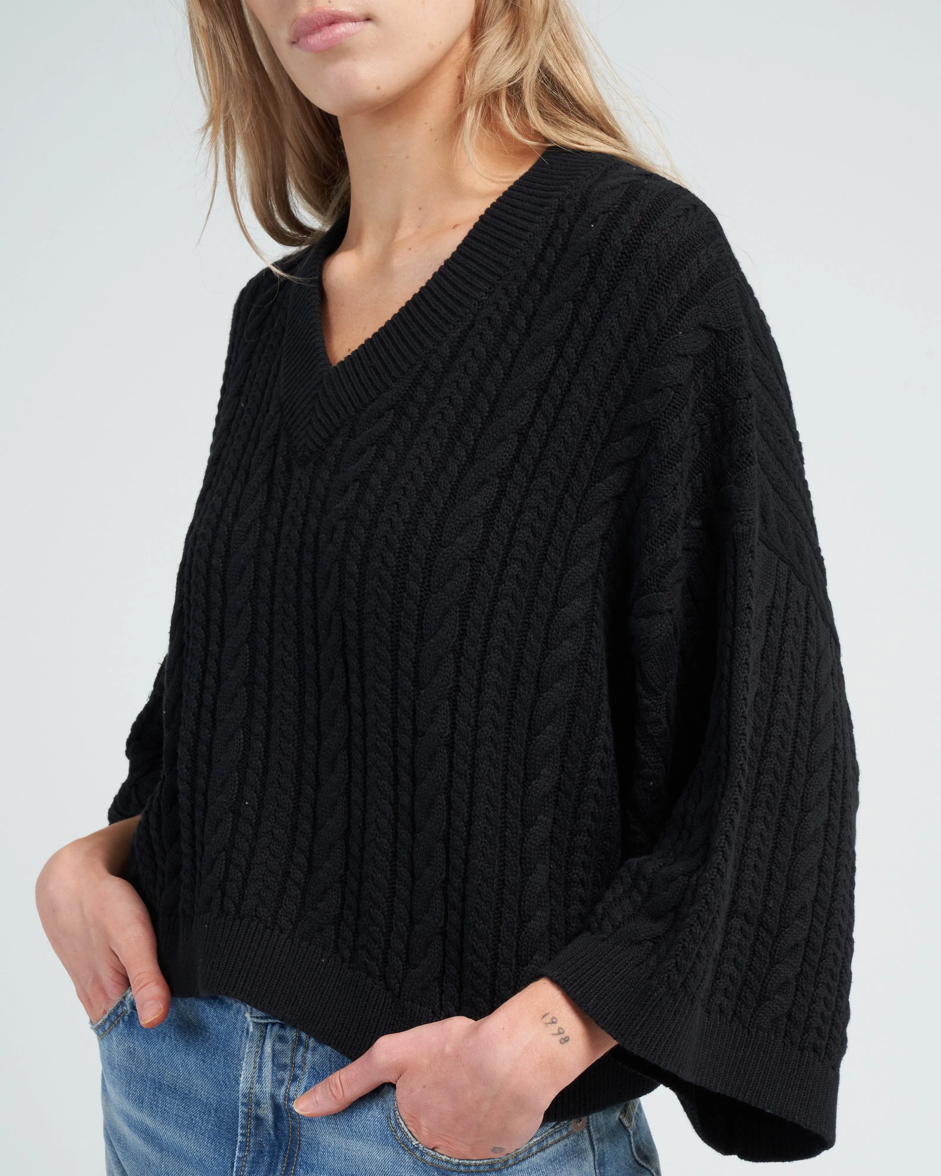 cropped cable v neck - black