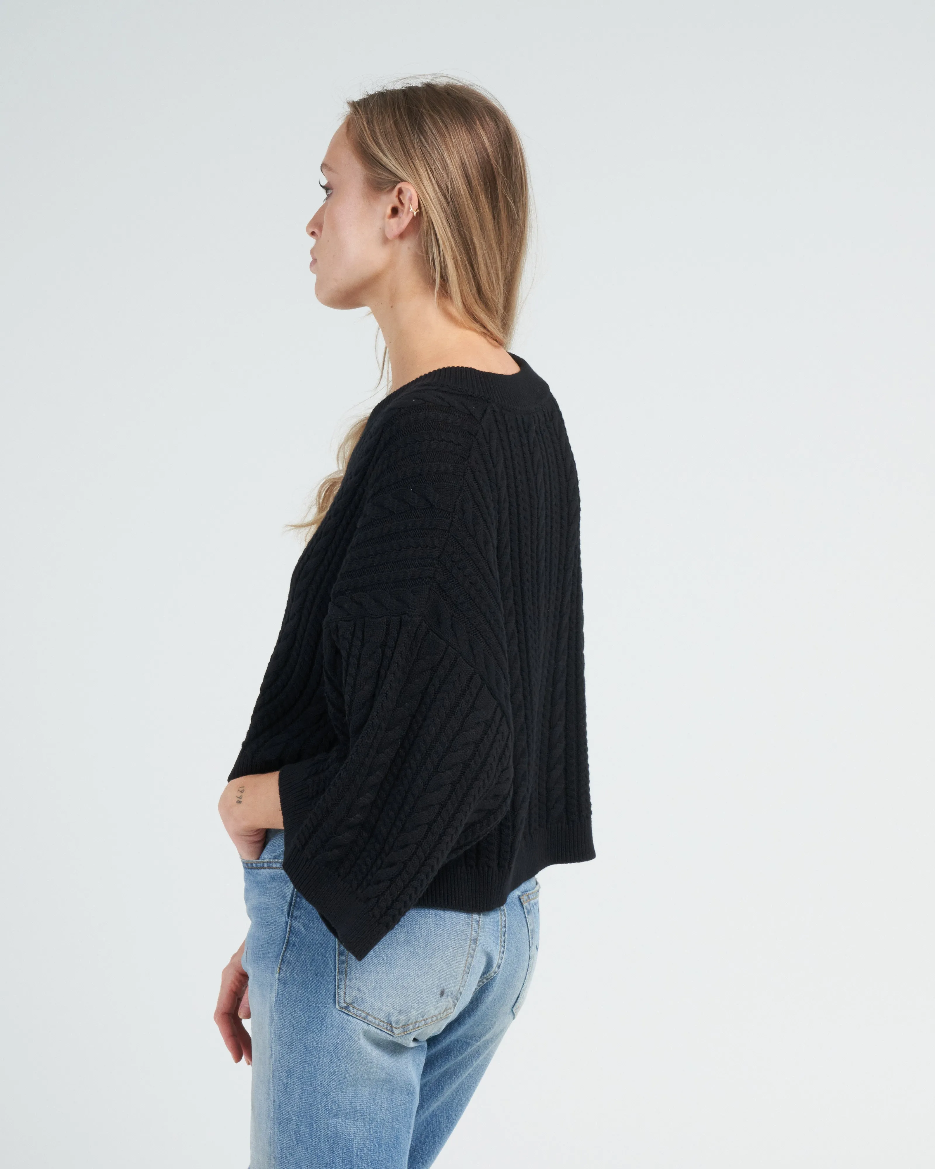 cropped cable v neck - black
