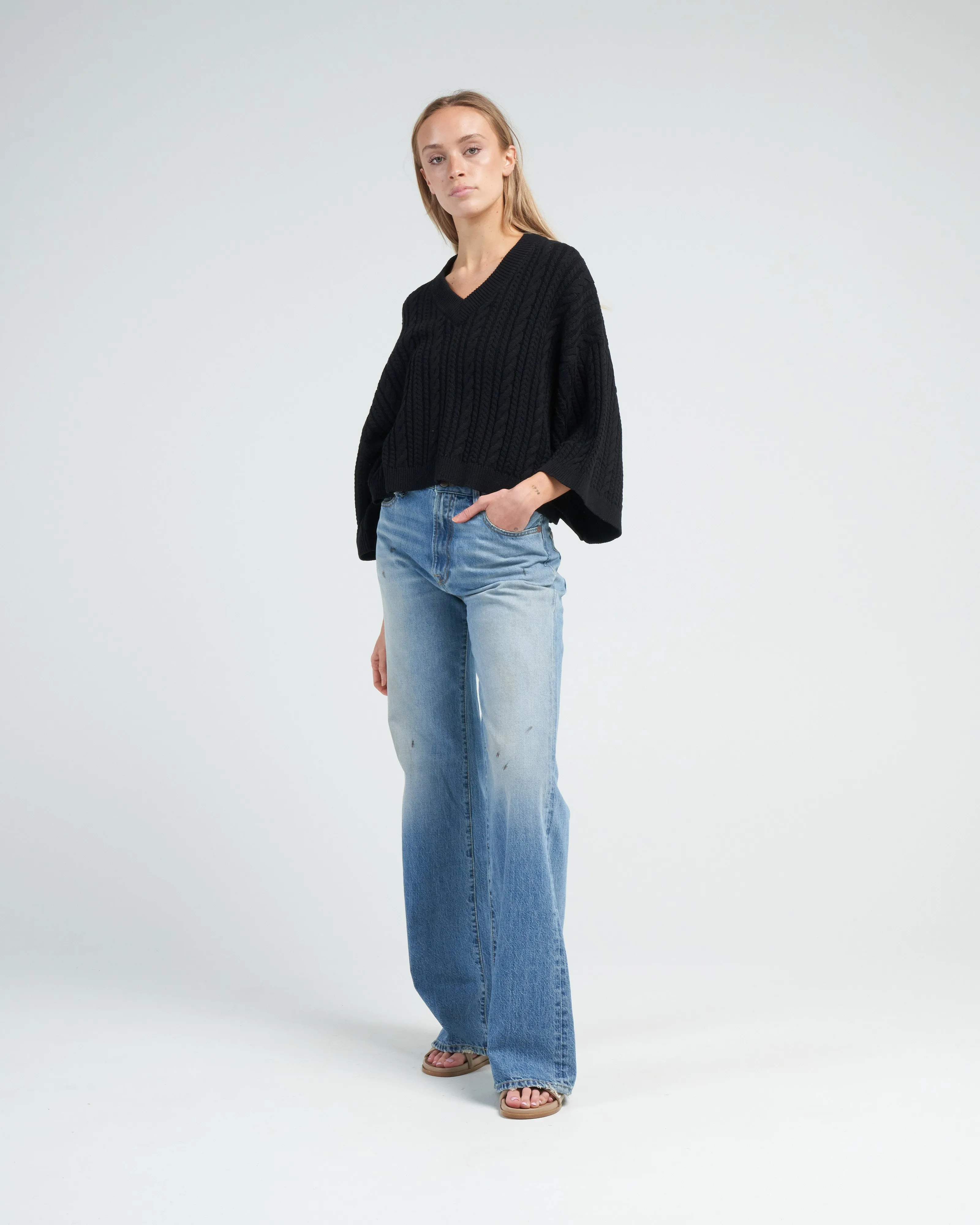cropped cable v neck - black