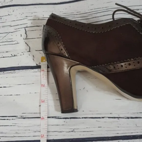 Enzo Angiolini &quot;Aeemelle&quot; Lace Up Dark Brown Suede Heels Size 10M