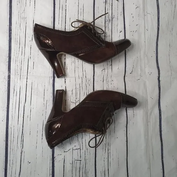 Enzo Angiolini &quot;Aeemelle&quot; Lace Up Dark Brown Suede Heels Size 10M