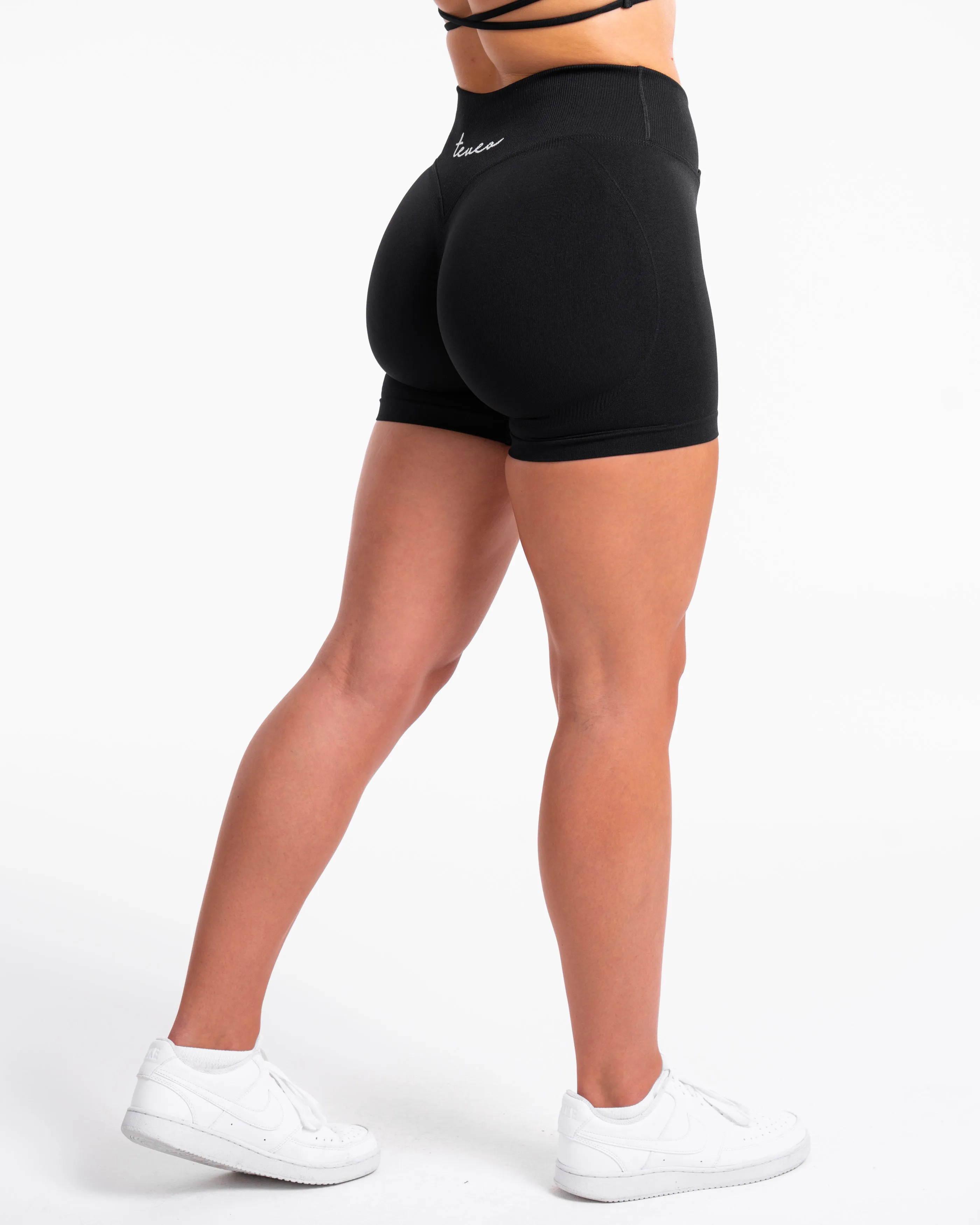 Fearless V-Shape Covert Scrunch Short "Schwarz"
