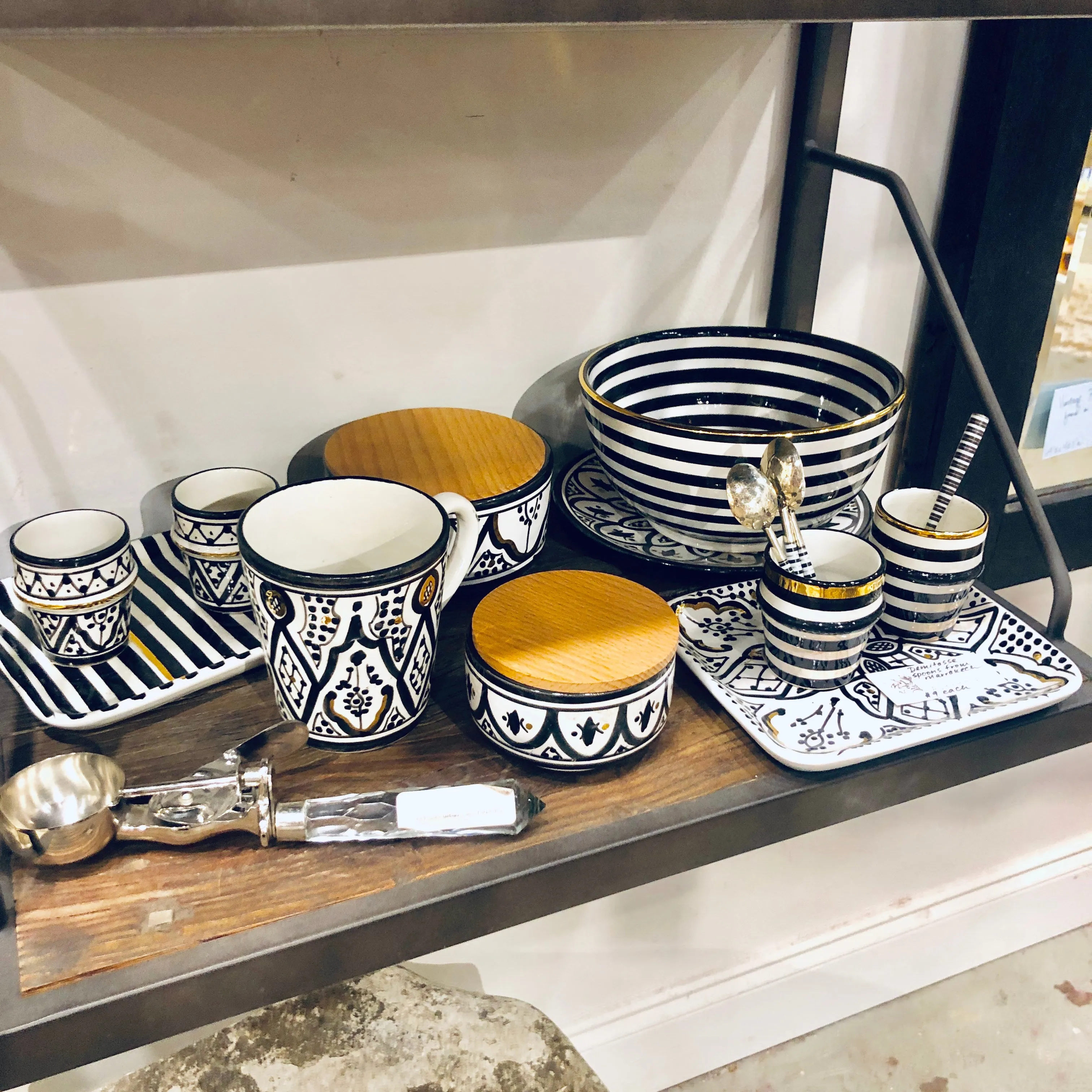 Handmade Noir Zwak Glazed Moroccan Tray with 12K Gold Accent