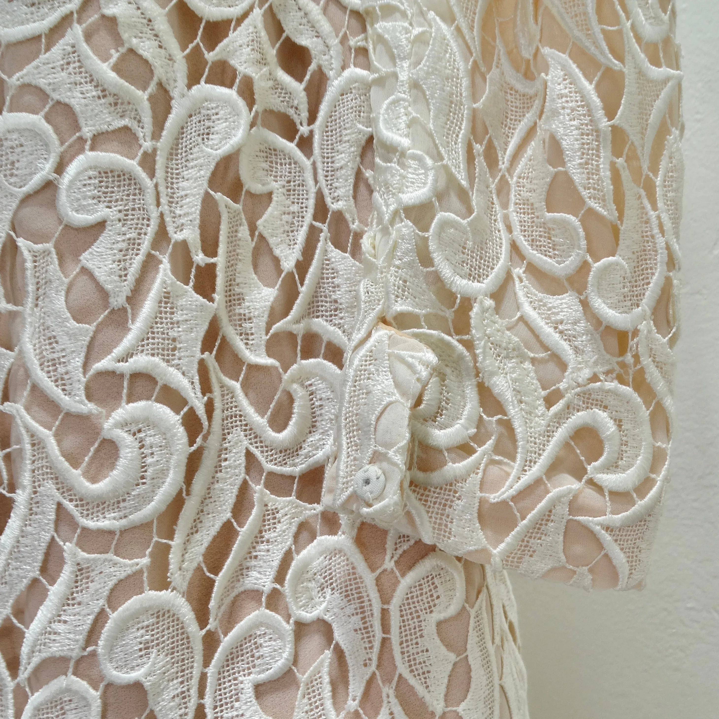 I Magnin Travilla 1980s White Lace Mermaid Bridal Dress