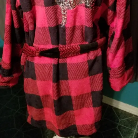 LIMITED EDITION, VS HOODED ROBE 🎀