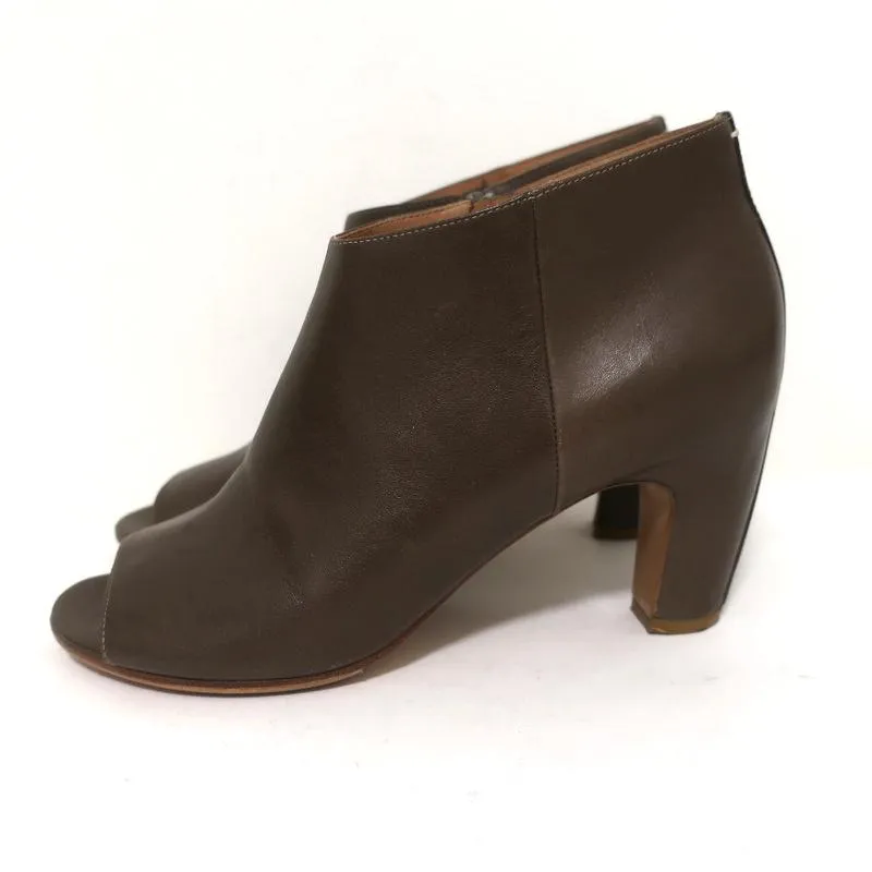 Maison Margiela Peep Toe Ankle Boots Brown Leather Size 39 Curved Heel Booties