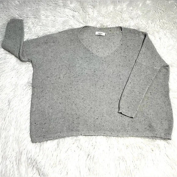 New CARLY JEAN Los Angeles Rhea Sweater Speckled Gray Oversized Fit V-Neck
