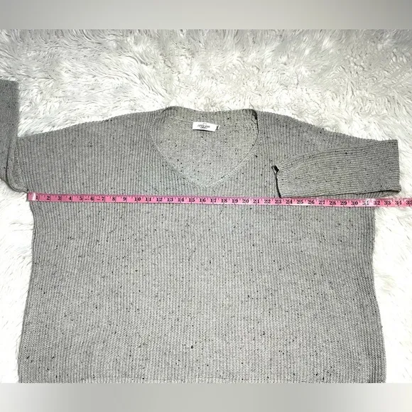 New CARLY JEAN Los Angeles Rhea Sweater Speckled Gray Oversized Fit V-Neck