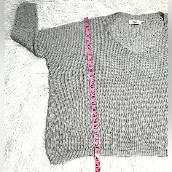 New CARLY JEAN Los Angeles Rhea Sweater Speckled Gray Oversized Fit V-Neck