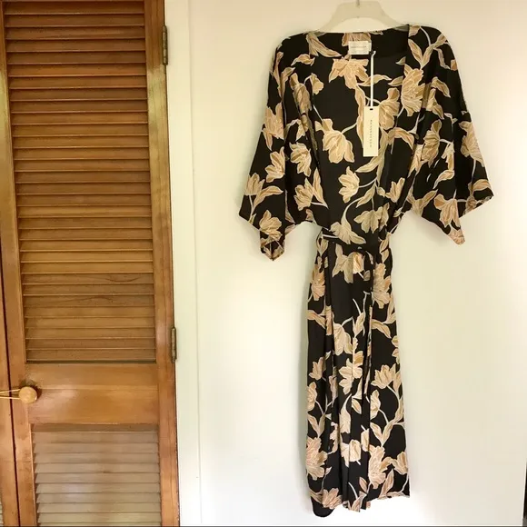 NWT Maison du Soir Floral Robe ($150) Host Pick!