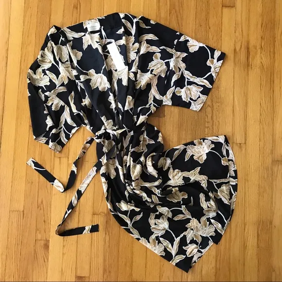 NWT Maison du Soir Floral Robe ($150) Host Pick!