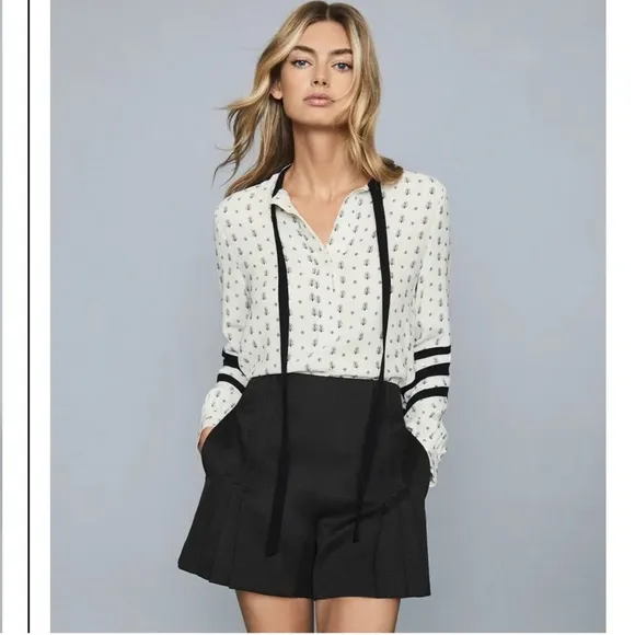 Reiss AURORA PLEATED FRONT TAILORED SHORTS IN BLACK size US 6