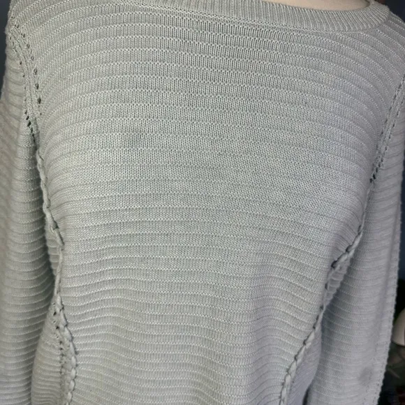 WHITE   WARREN Light Blue Sweater. Sz M. Gorgeous and Unique elaborate Design