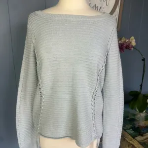 WHITE   WARREN Light Blue Sweater. Sz M. Gorgeous and Unique elaborate Design