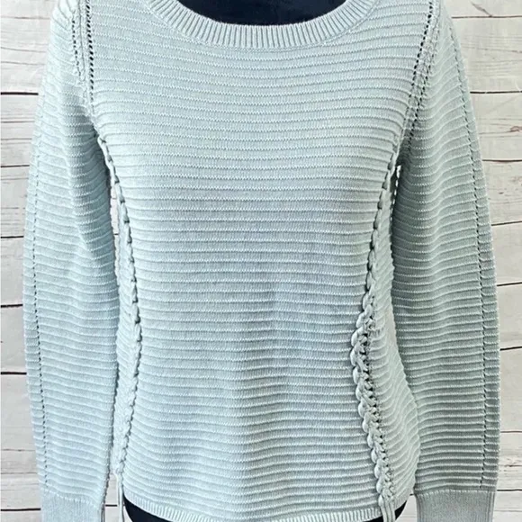 WHITE   WARREN Light Blue Sweater. Sz M. Gorgeous and Unique elaborate Design